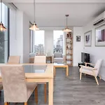Chic & Stylish 2-Bed In The Heart Of London