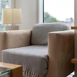Chic & Stylish 2-Bed In The Heart Of London