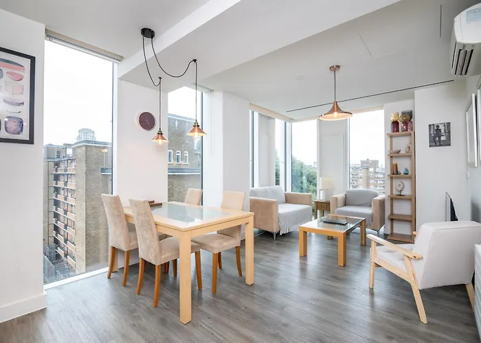 Chic & Stylish 2-Bed In The Heart Of London