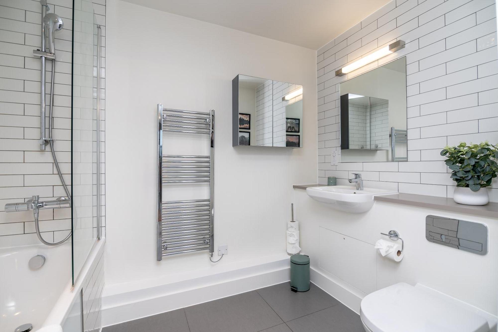 Chic & Stylish 2-bed In The Heart Of Appartamento Londra